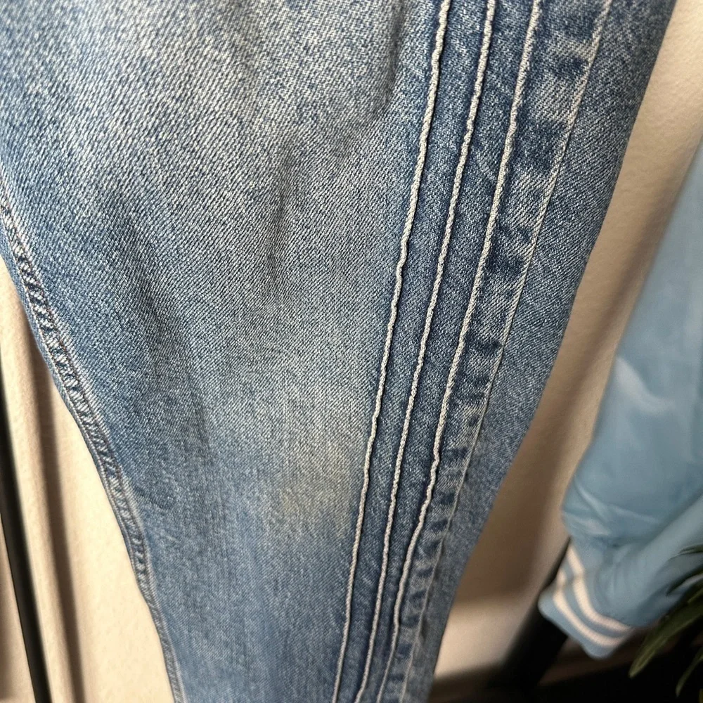 Urban Outfitters medium wash high rise retro vintage mom denim jeans y2k - Picture 2 of 6